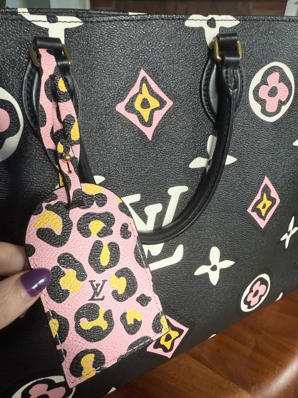 Louis Vuitton OnTheGo OTG Tote Wild at Heart
Monogram Giant GM - Picture 2 of 8